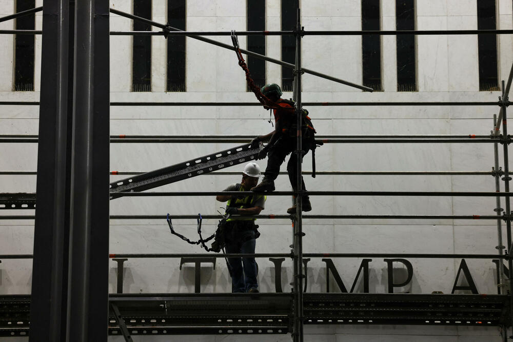 <p>Sud u Vašingtonu presudio je da se iz naziva Kenedi centra za scenske umjetnosti u tom gradu ukloni ime američkog predsjednika Donalda Trampa, postavljeno u decembru prošle godine</p>