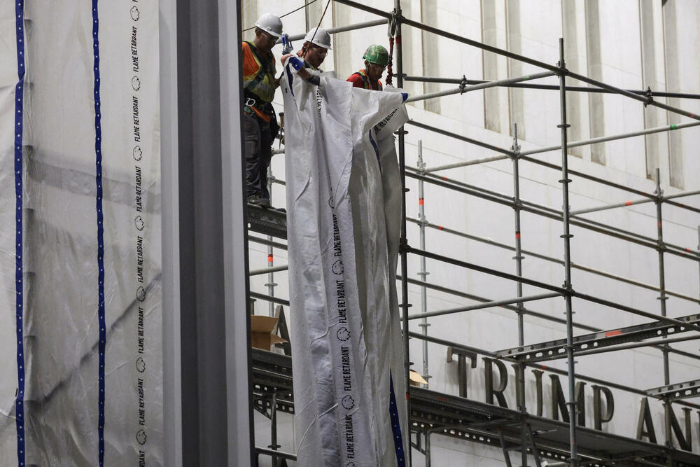 <p>Sud u Vašingtonu presudio je da se iz naziva Kenedi centra za scenske umjetnosti u tom gradu ukloni ime američkog predsjednika Donalda Trampa, postavljeno u decembru prošle godine</p>