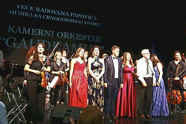 Oduševljenje i aplauzi za koncert sjećanja na maestra Radovana...