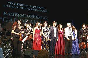 Oduševljenje i aplauzi za koncert sjećanja na maestra Radovana...