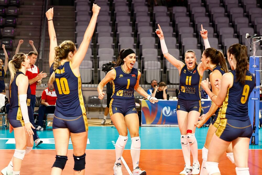 Slavlje odbojkašica nakon istorijske pobjede, Foto: OSCG