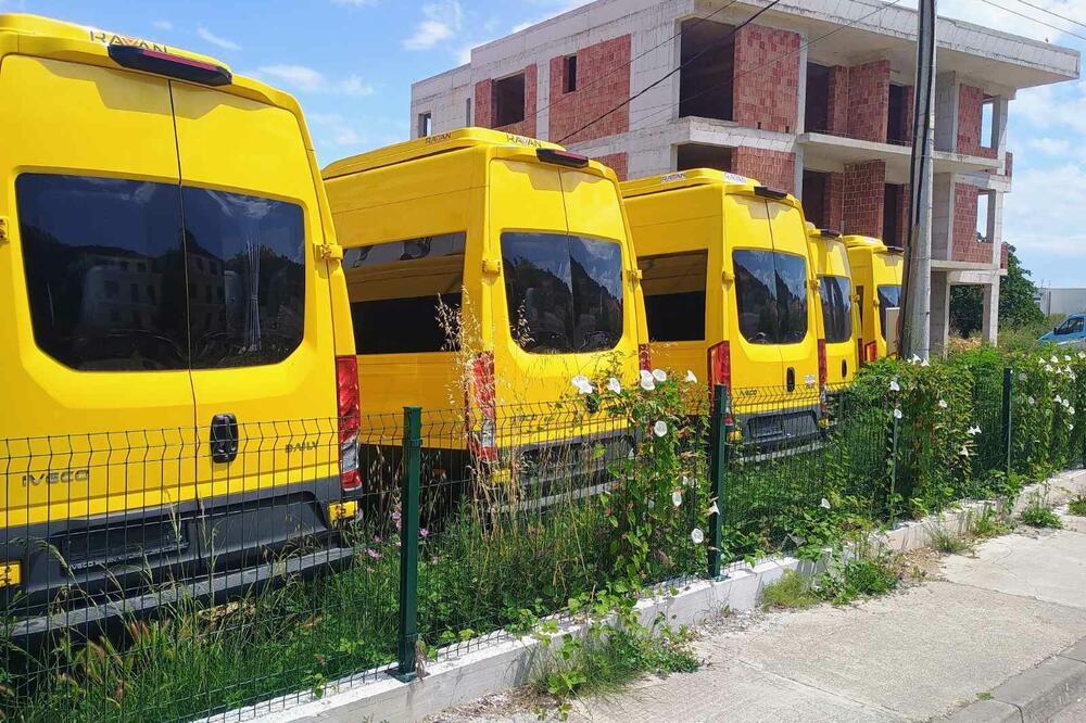 Vozni park novog preduzeća, Foto: Privatna arhiva