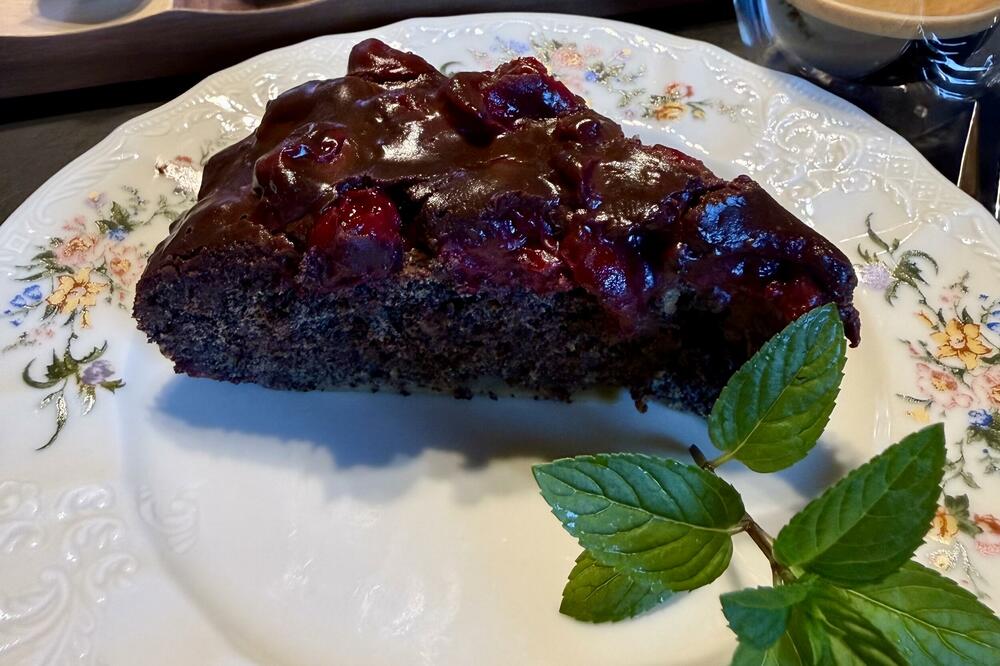 Baršunasta torta od maka i višanja: Bez brašna, bez šećera, a...