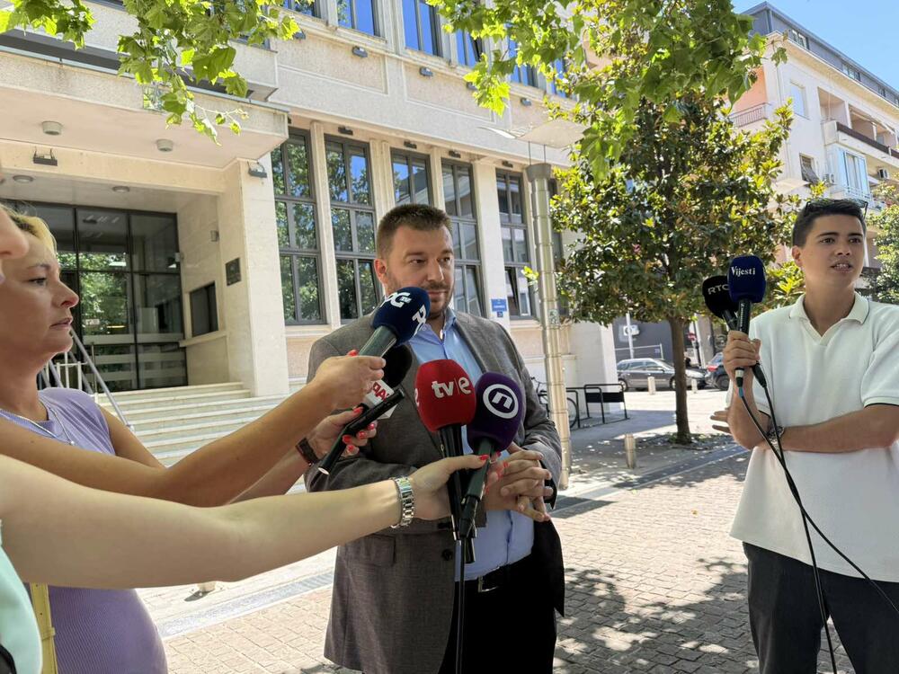Miloš Krstović