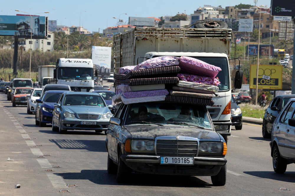 Raseljeni se vraćaju svojim domovima na jugu Libana nakon dogovora između SAD i Irana, u Sidonu, Liban., Foto: Reuters