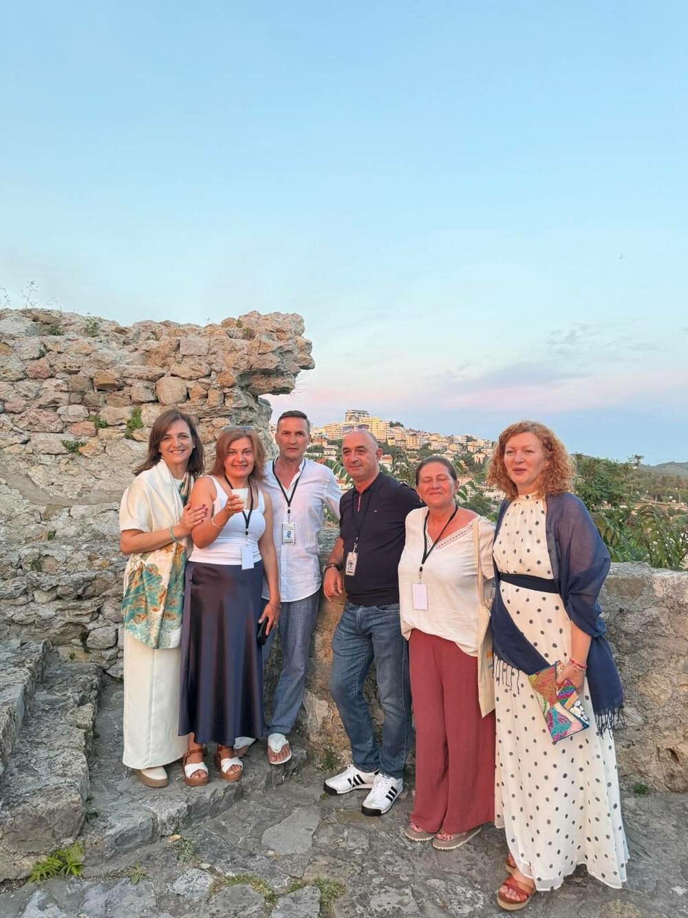 <p>Završen petodnevni međunarodni umjetnički simpozijum &bdquo;Dulcigno Inspiration 2026&ldquo;, umjetnici stvarali djela inspirisana istorijom, kulturom i ljepotama Ulcinja</p>