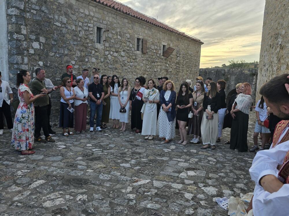 <p>Završen petodnevni međunarodni umjetnički simpozijum &bdquo;Dulcigno Inspiration 2026&ldquo;, umjetnici stvarali djela inspirisana istorijom, kulturom i ljepotama Ulcinja</p>