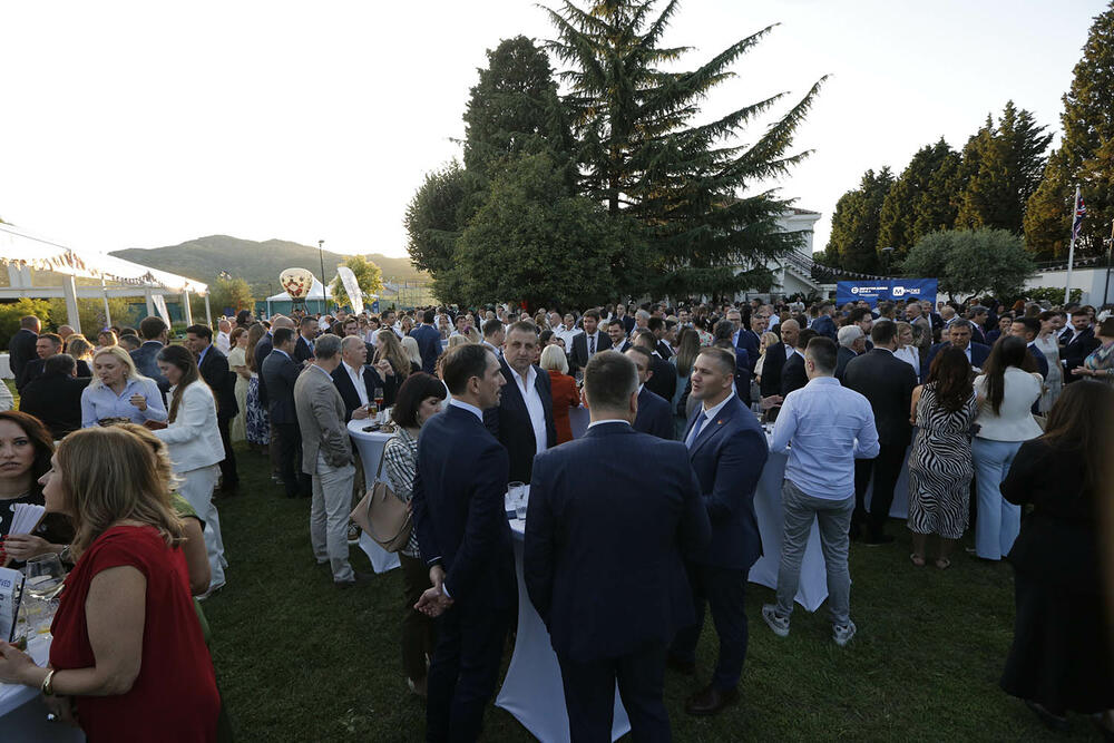 <p>"Britanska ambasada u Podgorici priredila je svečani prijem povodom zvaničnog rođendana Njegovog Veličanstva Kralja Čarlsa III, jedan od najvažnijih događaja koje organizuje Ujedinjeno Kraljevstvo širom svijeta", piše u saopštenju</p>