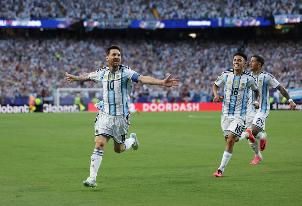 <p>U svom 200. nastupu za Argentinu postigao je 118, 119. i 120 gol, a 14, 15. i 16. na svjetskim šampionatima</p>
