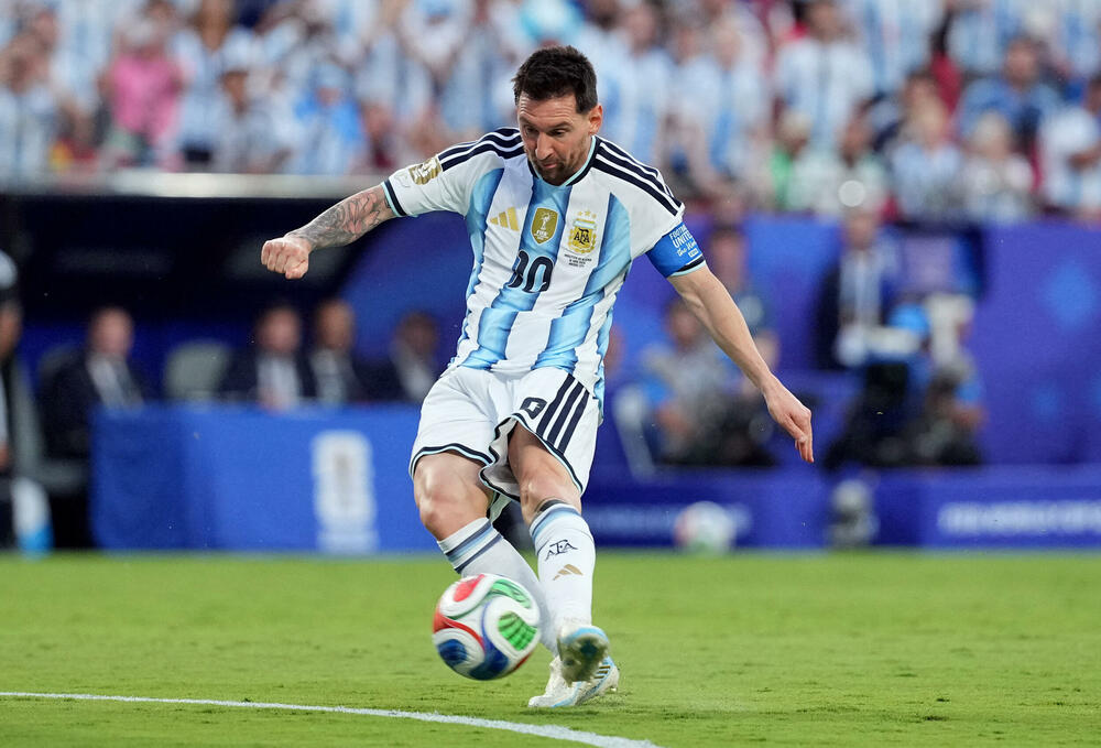 <p>U svom 200. nastupu za Argentinu postigao je 118, 119. i 120 gol, a 14, 15. i 16. na svjetskim šampionatima</p>