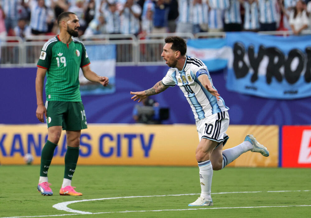 <p>U svom 200. nastupu za Argentinu postigao je 118, 119. i 120 gol, a 14, 15. i 16. na svjetskim šampionatima</p>