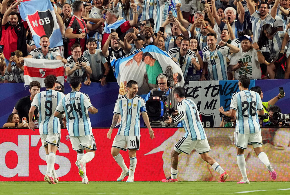 <p>U svom 200. nastupu za Argentinu postigao je 118, 119. i 120 gol, a 14, 15. i 16. na svjetskim šampionatima</p>