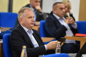 Građani u plusu, vlast u jarku: Ko su dobitnici, a ko gubitnici...