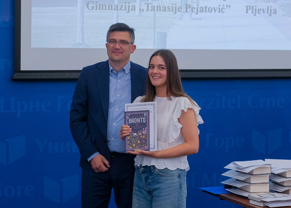 <p>Učenici su osvojili nagrade iz Bilogije, Fizike, Hemije, Matematike i Programiranja</p>