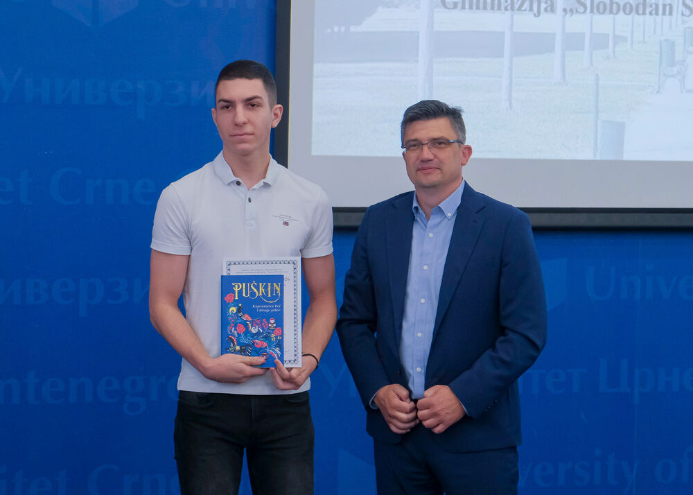 <p>Učenici su osvojili nagrade iz Bilogije, Fizike, Hemije, Matematike i Programiranja</p>