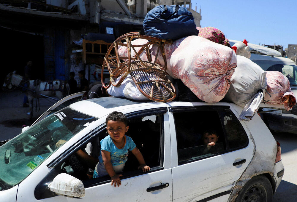 Palestinci napuštaju domove nakon napredovanja izraelskih snaga u gradu Gaza