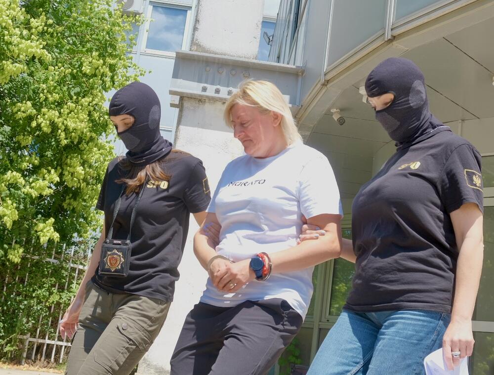 <p>"Specijalno državno tužilaštvo će, nakon završetka dokaznih radnji koje se preduzimaju i saslušanja lica lišenih slobode kao osumnjičenih, obavijestiti javnost o njihovim rezultatima i odluci o daljem toku postupka", saopštilo je SDT</p>