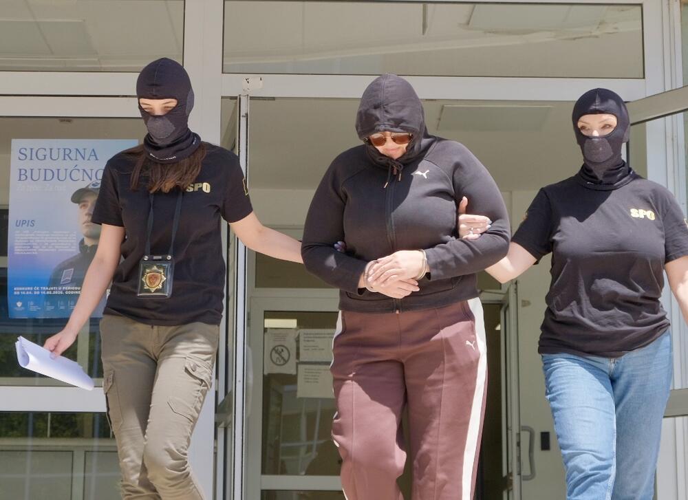 <p>"Specijalno državno tužilaštvo će, nakon završetka dokaznih radnji koje se preduzimaju i saslušanja lica lišenih slobode kao osumnjičenih, obavijestiti javnost o njihovim rezultatima i odluci o daljem toku postupka", saopštilo je SDT</p>
