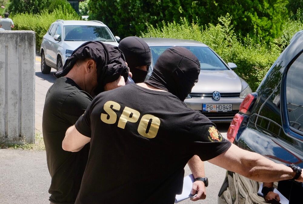 <p>"Specijalno državno tužilaštvo će, nakon završetka dokaznih radnji koje se preduzimaju i saslušanja lica lišenih slobode kao osumnjičenih, obavijestiti javnost o njihovim rezultatima i odluci o daljem toku postupka", saopštilo je SDT</p>