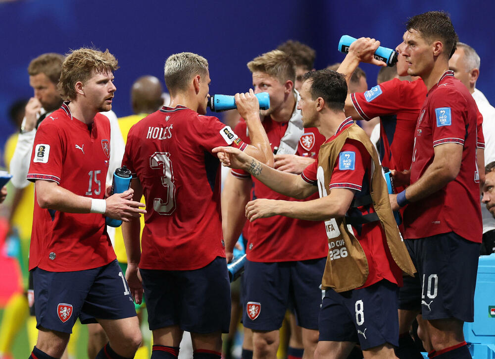 <p>"Knedličke" vodile do finiša, pa primile gol iz penala - selekcija "bafana bafana" bodom sačuvala šanse da prođe dalje (1:1)</p>