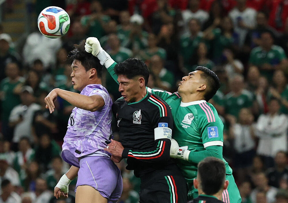 <p>Meksikanci osvojili prvo mjesto u grupi A pobjedom nad Južnom Korejom (1:0) i omogućili sebi da dva naredna meča nokaut faze igraju na stadionu "Asteka"</p>