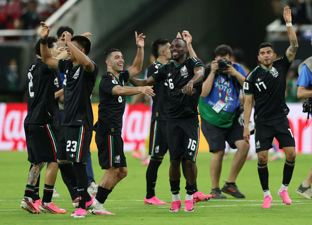 <p>Meksikanci osvojili prvo mjesto u grupi A pobjedom nad Južnom Korejom (1:0) i omogućili sebi da dva naredna meča nokaut faze igraju na stadionu "Asteka"</p>