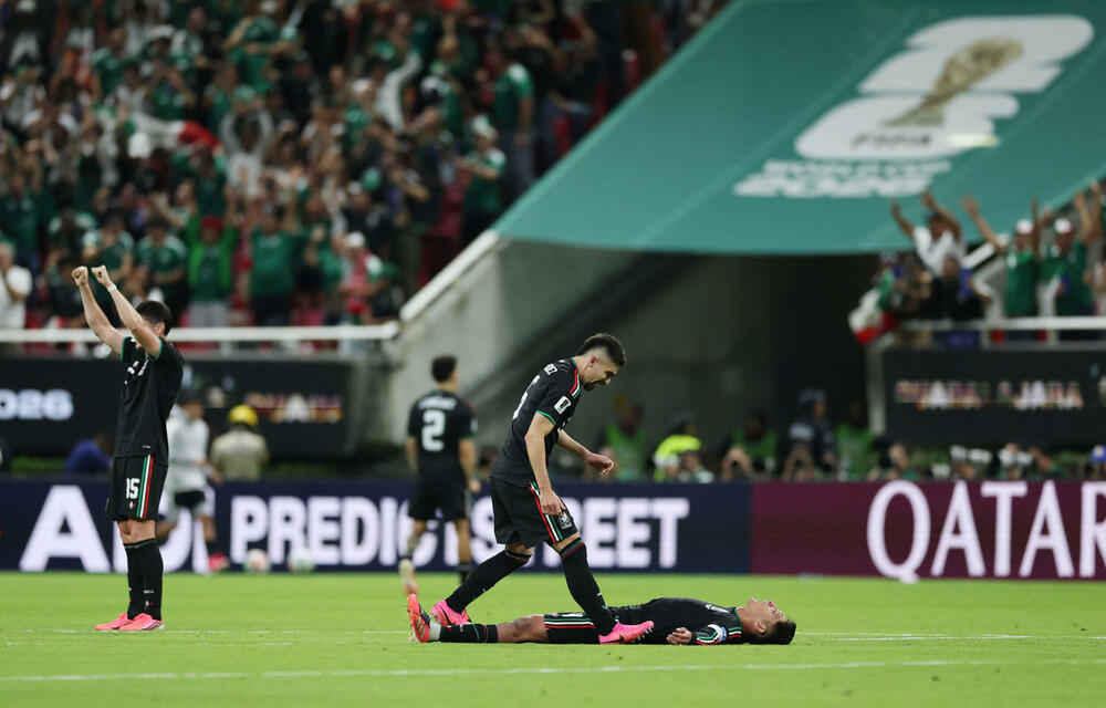<p>Meksikanci osvojili prvo mjesto u grupi A pobjedom nad Južnom Korejom (1:0) i omogućili sebi da dva naredna meča nokaut faze igraju na stadionu "Asteka"</p>