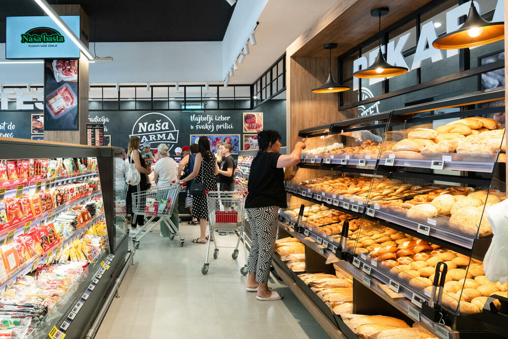 <p>Kompanija Voli danas je otvorila potpuno rekonstruisani market u podgoričkom naselju Zlatica, na lokaciji koja je godinama bila prepoznatljivo mjesto kupovine za stanovnike ovog dijela grada.</p>