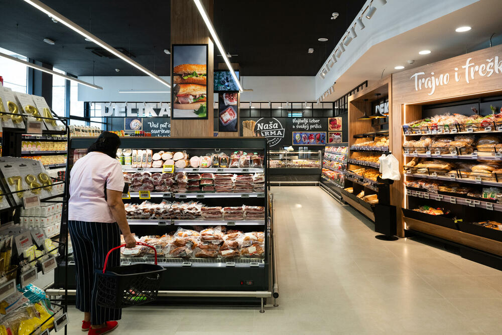 <p>Kompanija Voli danas je otvorila potpuno rekonstruisani market u podgoričkom naselju Zlatica, na lokaciji koja je godinama bila prepoznatljivo mjesto kupovine za stanovnike ovog dijela grada.</p>