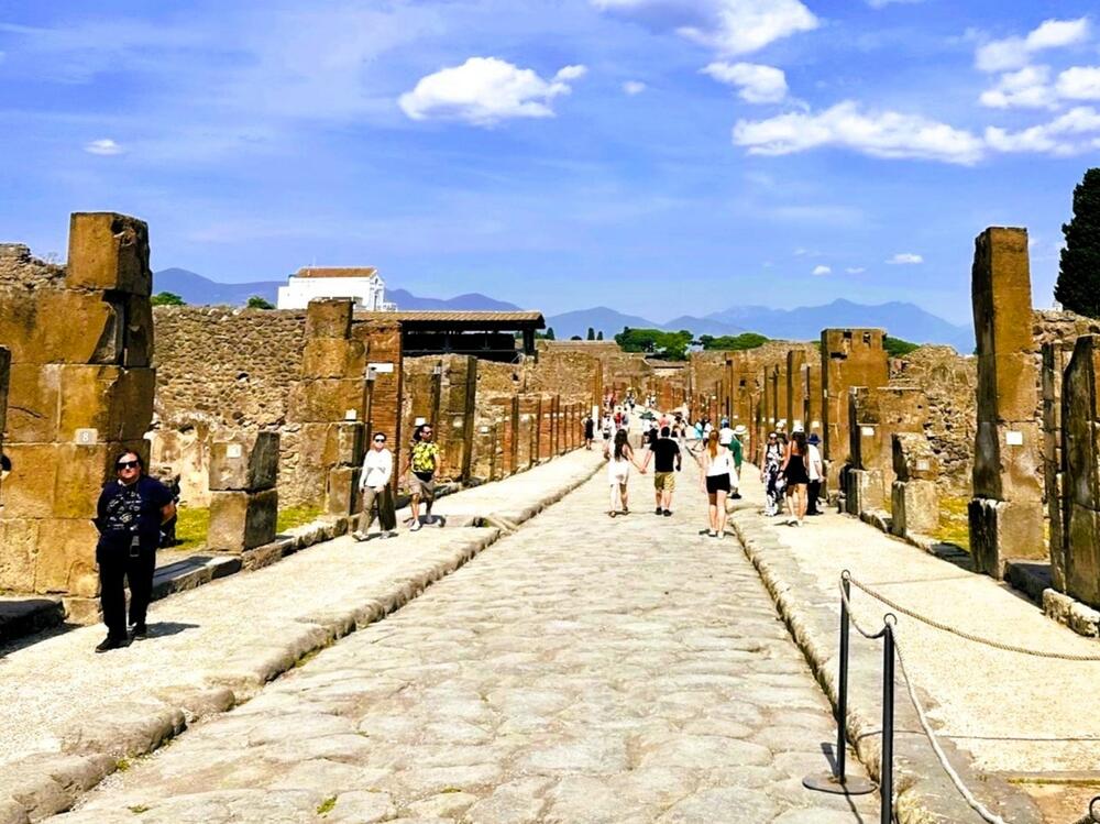 Jedna od glavnih ulica u Pompejima