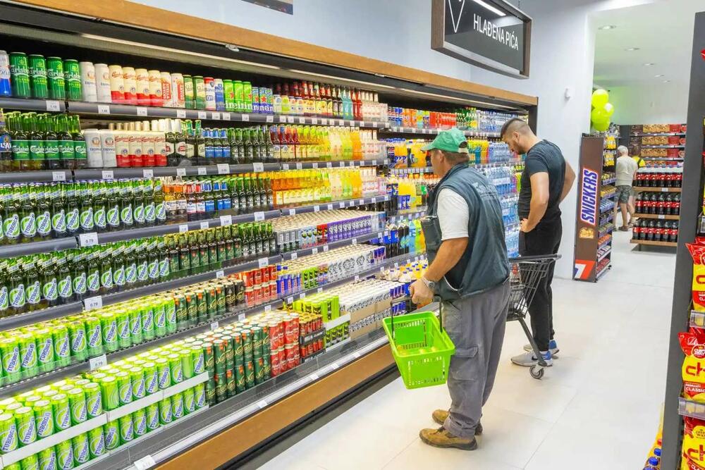 <p>HDL nastavlja uspješan razvoj svoje maloprodajne mreže i jača prisustvo na crnogorskom primorju otvaranjem novog hipermarketa u Tivtu, koji danas otvara svoja vrata kupcima.</p>