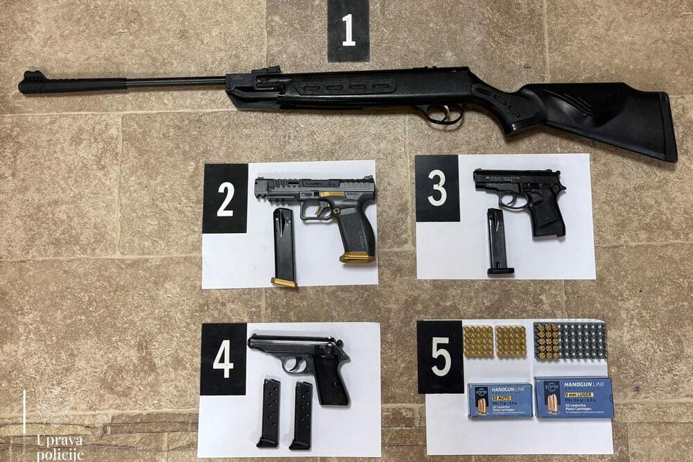 Zaplijenjeno oružje, Foto: Uprava policije