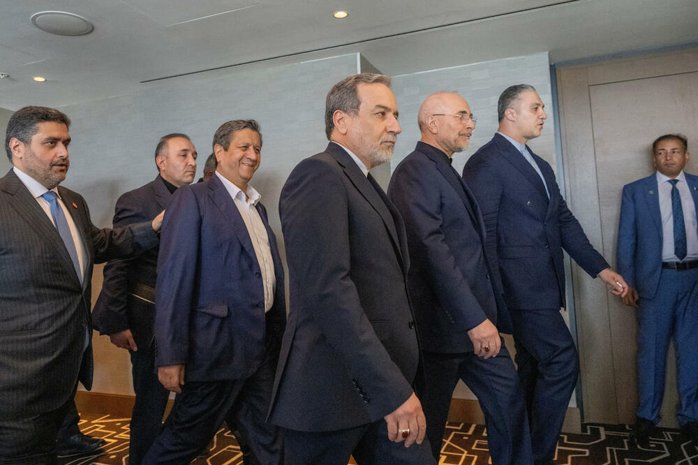 Ministar spoljnih poslova Irana Abas Arakči i predsjednik iranskog parlamenta Mohamed Baker Galibaf sa delegacijom Irana, Foto: Reuters