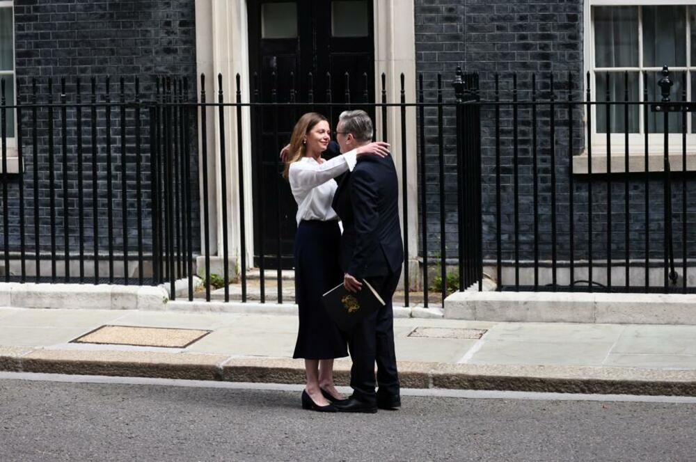 Britanski premijer sa suprugom nakon najave da će podnijeti ostavku