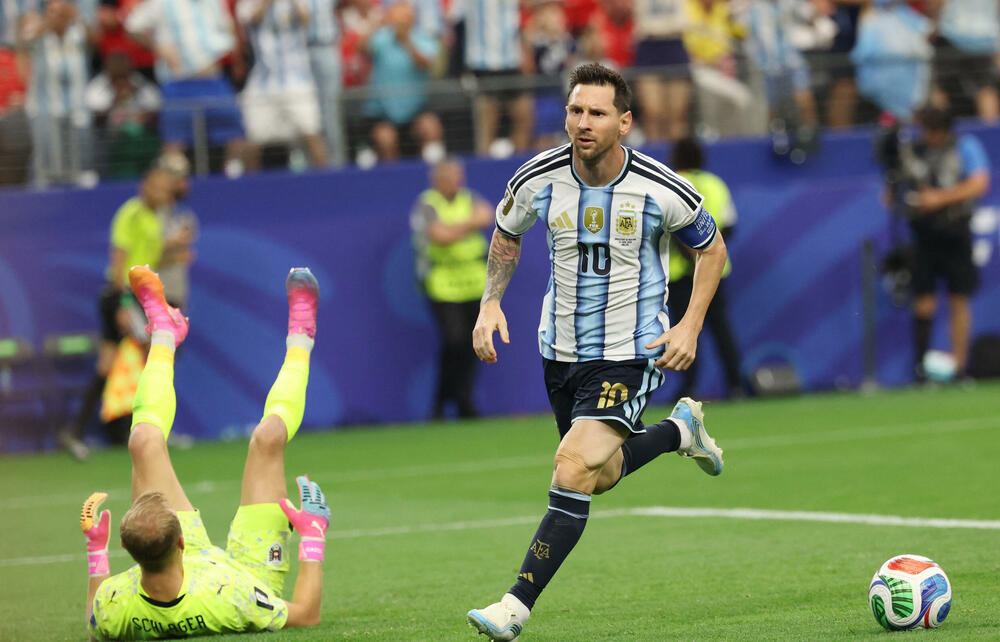 <p>Još jedna pobjeda Argentinaca začinjena istorijskim golovima Lionela Mesija</p>