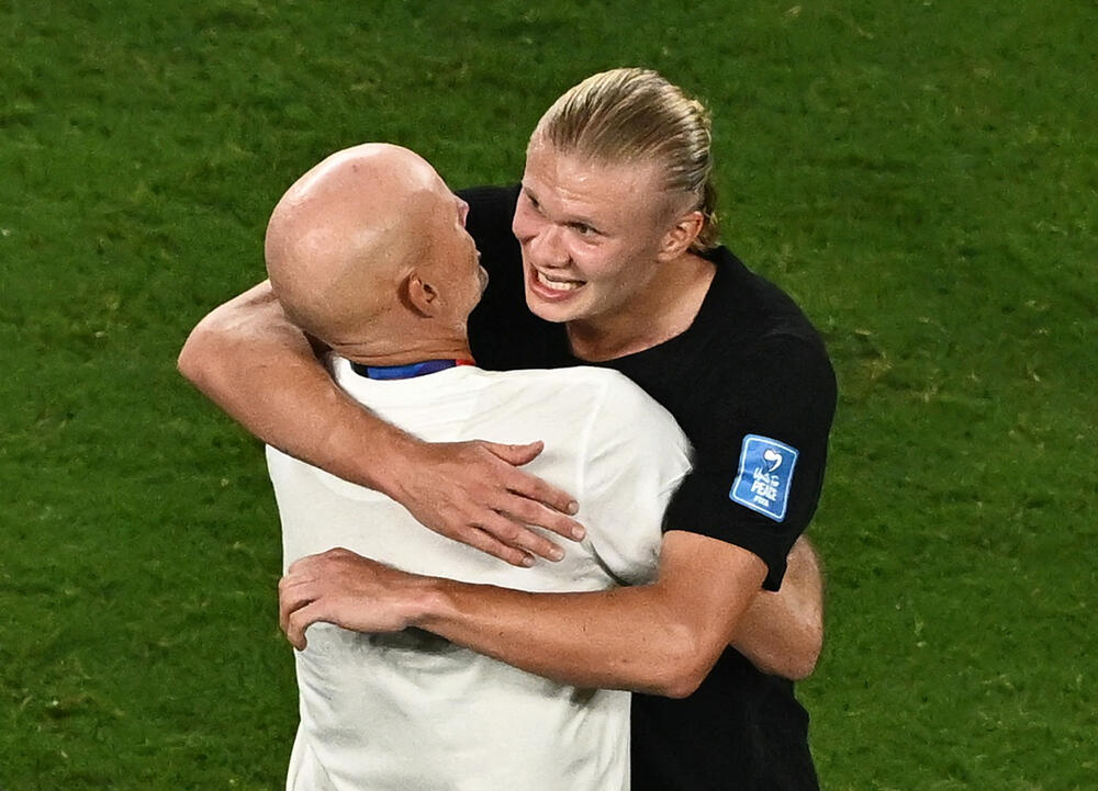 <p>Dva gola Halanda - ukupno četiri na Mundijalu - u pobjedi nad Senegalom 3:2. Norvaška ide u drugu fazu</p>