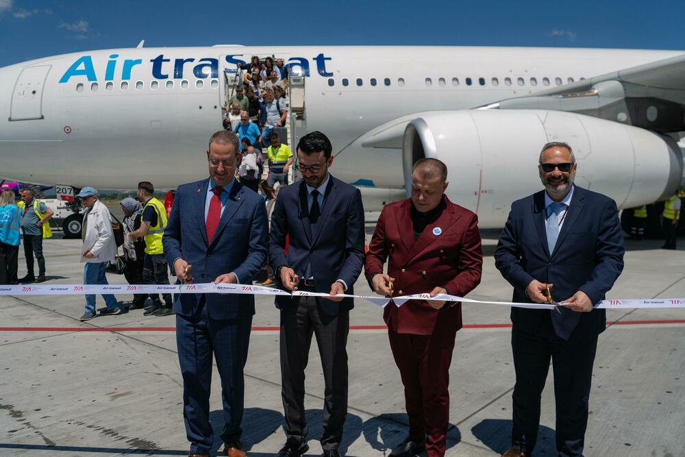 <p>Međunarodni aerodrom Tirana (TIA) danas je objavio uspostavljanje prve direktne avio-linije prema Torontu u Kanadi. Ova ruta predstavlja istorijski uspjeh za albansku vazduhoplovnu industriju, budući da je riječ o prvom transatlantskom letu u istoriji Albanije.</p>