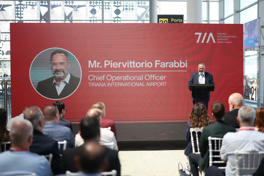 <p>Međunarodni aerodrom Tirana (TIA) danas je objavio uspostavljanje prve direktne avio-linije prema Torontu u Kanadi. Ova ruta predstavlja istorijski uspjeh za albansku vazduhoplovnu industriju, budući da je riječ o prvom transatlantskom letu u istoriji Albanije.</p>