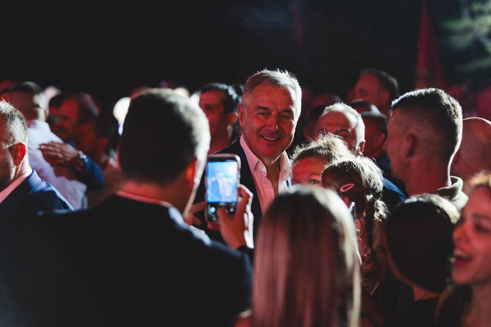 <p>"DPS je trajao i opstajao zato što je bila uz Crnu Goru onda kada su se donosile najvažnije odluke", rekao je predsjednik DPS-a<br /> </p>