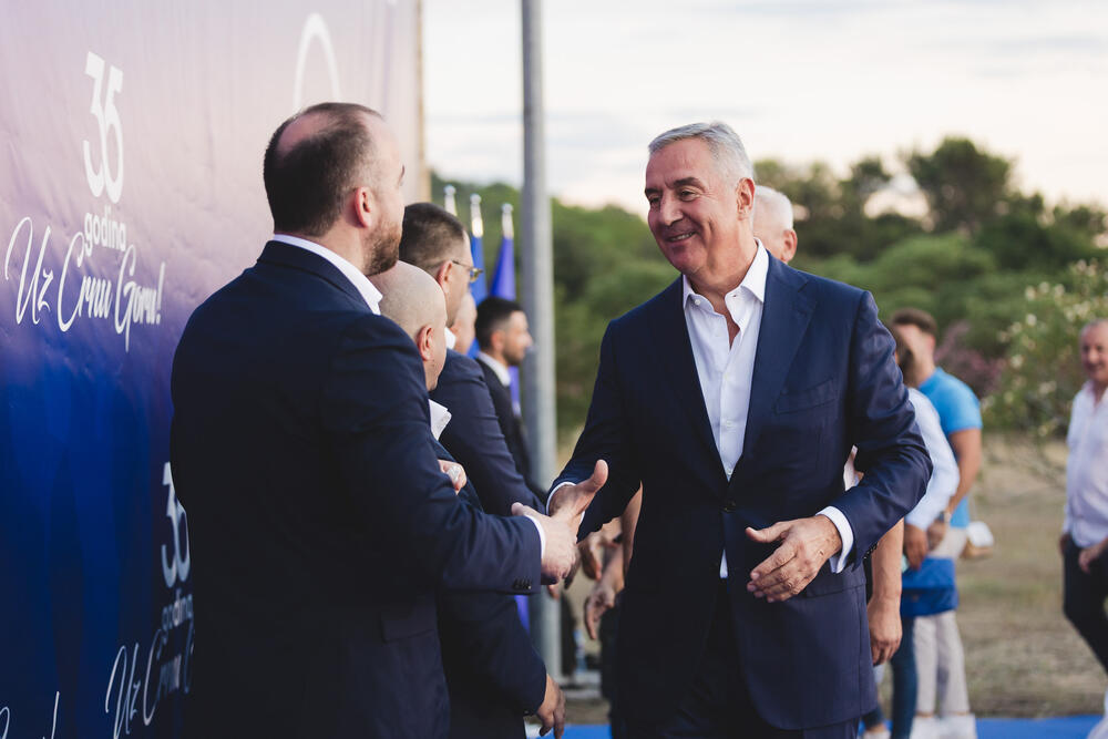 <p>"DPS je trajao i opstajao zato što je bila uz Crnu Goru onda kada su se donosile najvažnije odluke", rekao je predsjednik DPS-a<br /> </p>