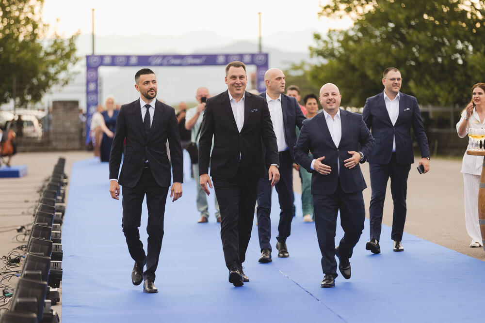 <p>"DPS je trajao i opstajao zato što je bila uz Crnu Goru onda kada su se donosile najvažnije odluke", rekao je predsjednik DPS-a<br /> </p>