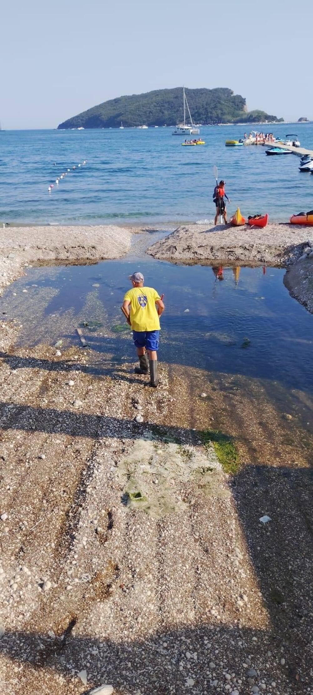 <p>Kako je kazala portparolka Komunalnog preduzeća Budva Aleksandra Rajković cilj je da se unaprijedi protoki vode u kanalima, te održi komunalna higijena</p>