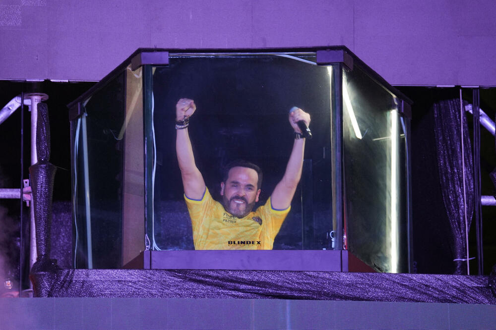 Abelardo de la Esprijelju se obraća pristalicama nakon objavljivanja preliminarnih rezultata, Foto: Rojters