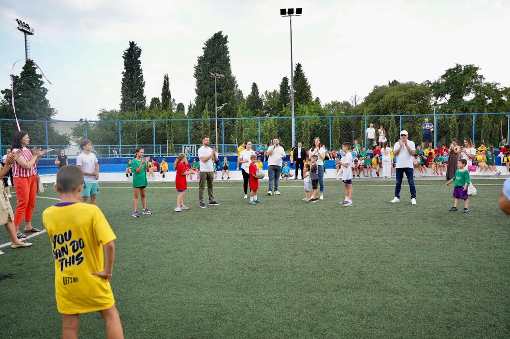 <p>Iz Kancelarije za odnose s javnošću predsjednika Crne Gore je saopšteno da su predsjednik Jakov Milatović i njegova supruga Milena učestvovali u obilježavanju Olimpijskog dana 2026, koje je na otvorenim terenima Sportskog centra "Morača" u Podgorici organizovao Crnogorski olimpijski komitet, pod pokroviteljstvom predsjednika Crne Gore, kao dio programa obilježavanja jubileja, 20 godina od obnove nezavisnosti Crne Gore</p>
