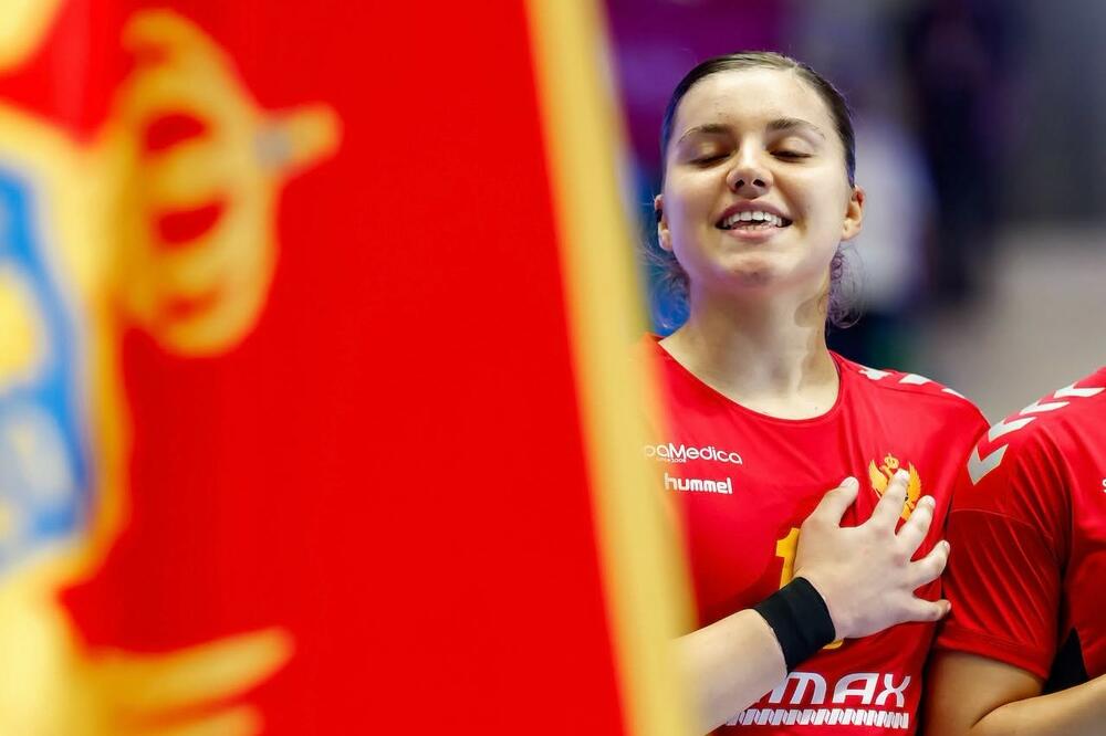 Nina Ramusović tokom naše himne, Foto: RSCG