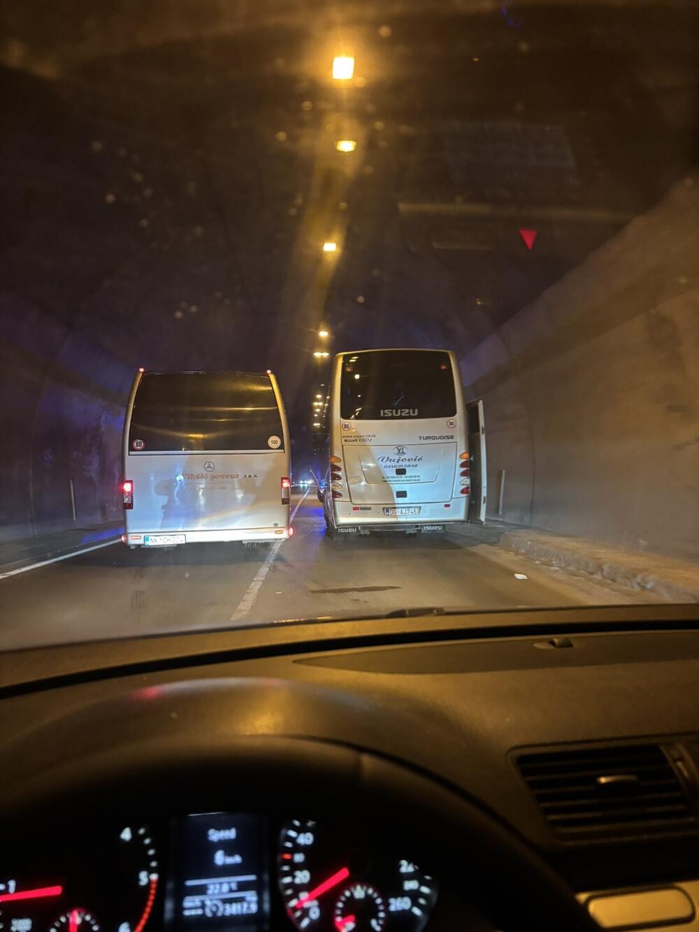 Svakodnevna slika u tunelu