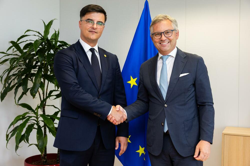 <p>Ministar unutrašnjih poslova Danilo Šaranović je, kako je saopšteno iz MUP-a, u Briselu sa evropskom komesarkom za proširenje Martom Kos i evropskim komesarom za unutrašnje poslove Magnusom Brunerom, razgovarao o ispunjavanju završnih mjerila iz Poglavlja 24, jednom od najzahtjevnijih i najvažnijih pregovaračkih poglavlja.</p>