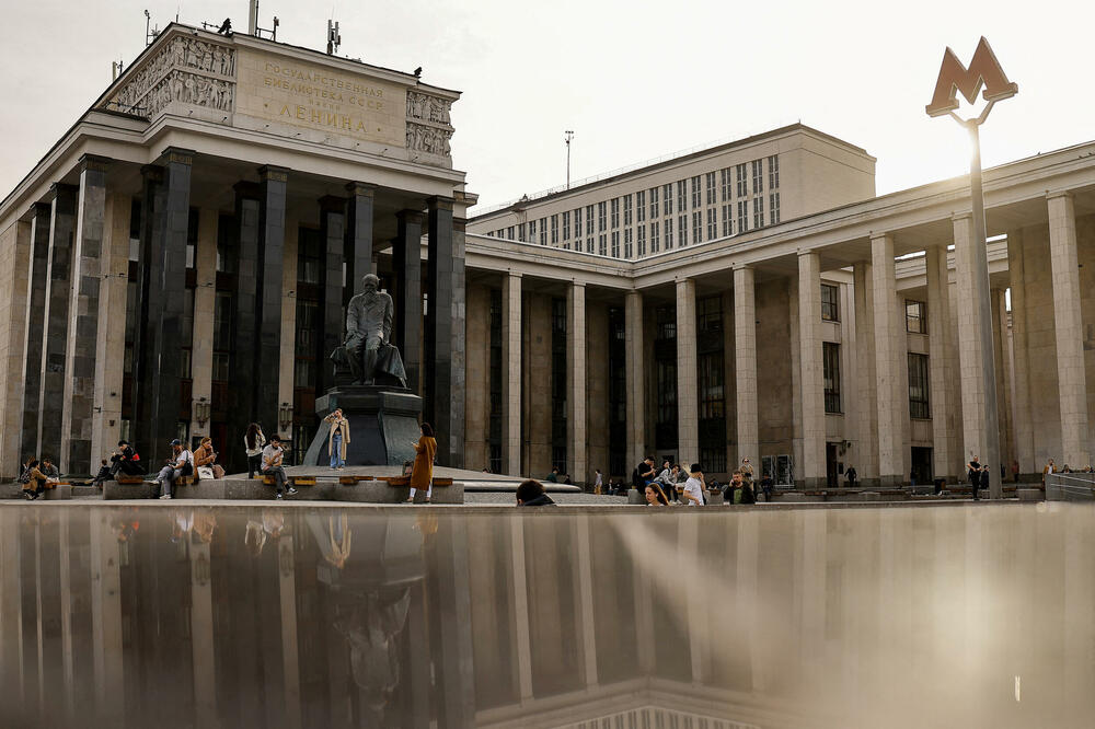 Spomenik Dostojevskom ispred Ruske državne biblioteke u Moskvi, Foto: Reuters