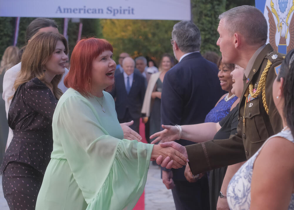 <p>Na prijemu povodom Dana nezavisnosti SAD, jednog od najznačajnijih američkih državnih praznika, prisustvovali su, između ostalih, crnogorski premijer Milojko Spajić, predsjednik Skupštine Andrija Mandić, članovi Vlade, predstavnici diplomatskog kora, političkih partija, te druge javne ličnosti</p>