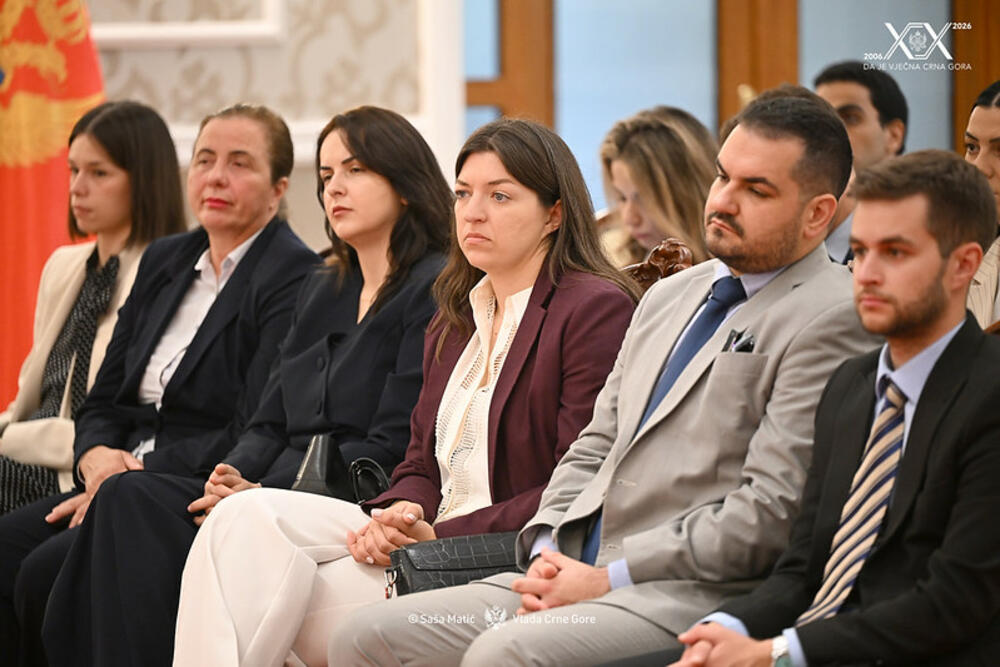 <p>Potpredsjednik Vlade kazao da je Ljetnja škola "Gavro Vuković" tokom gotovo dvije decenije izrasla u jednu od najznačajnijih platformi za stručno usavršavanje mladih diplomata, potvrđujući ugled Crne Gore kao države posvećene dijalogu, multilateralizmu i evropskim vrijednostima</p>
